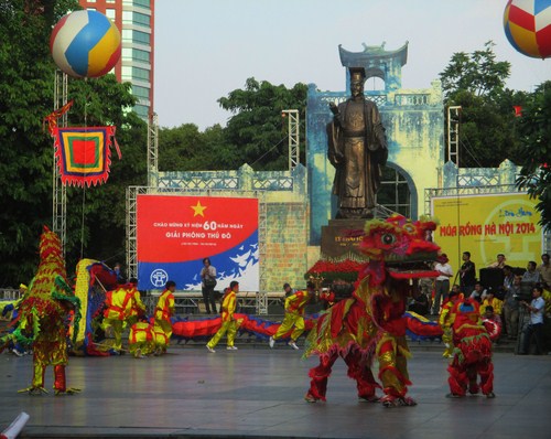 Nhận xét về phần thi múa rồng của các đội tham gia, ban giám khảo đã chỉ rõ những ưu và nhược điểm trong liên hoan múa Rồng lần này: “Các đội chơi đã tận dụng được kỹ thuật, nghệ thuật múa Rồng độc đáo, nhiều đội còn trình diễn đủ cả long, ly, quy, phượng. Tuy nhiên, kỹ thuật vẫn chưa đạt được đỉnh cao, vẫn còn những sai sót trong quá trình biểu diễn, bởi vậy ở yếu tố kỹ thuật không có đội nào giành được điểm tuyệt đối”.