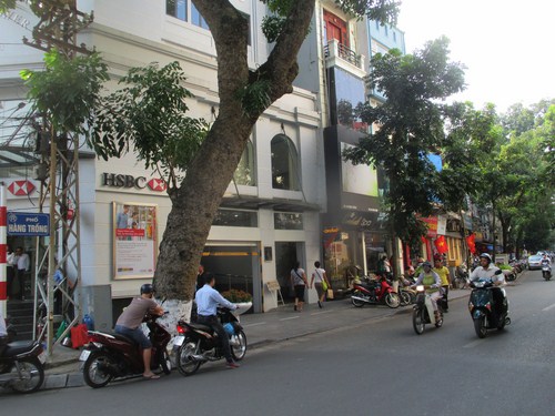 Bốt H&agrave;ng Trống - một trong những địa điểm tiếp quản đầu ti&ecirc;n của bộ đội ta.