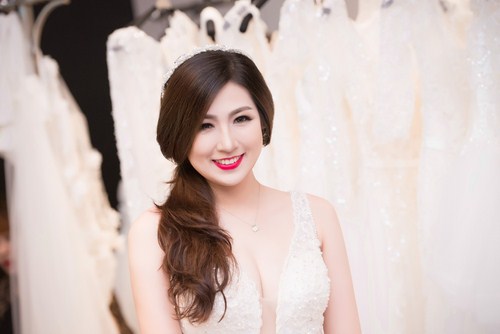 Á hậu Dương Tú Anh