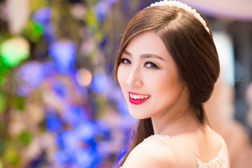 Á hậu Dương Tú Anh