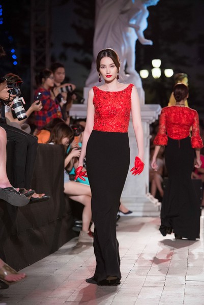 Diễn viên Âm mưu giày gót nhọn tự tin với phong thái lạnh lùng