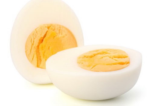 Trứng g&agrave; luộc để qua đ&ecirc;m sẽ tạo điều kiện cho vi sinh vật ph&aacute;t triển. Ảnh minh họa