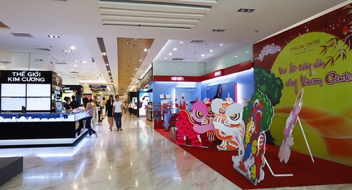 Thi&ecirc;n đường mua sắm ở Vincom Center B&agrave; Triệu