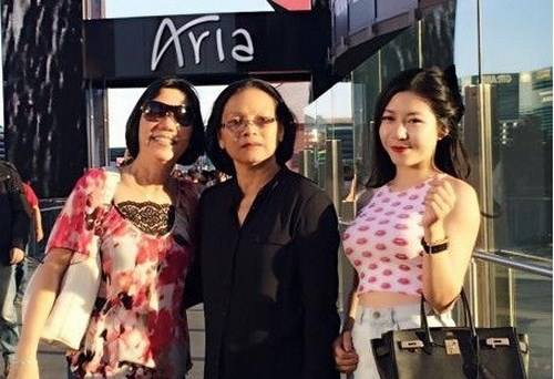 V&acirc;n v&agrave; mẹ.