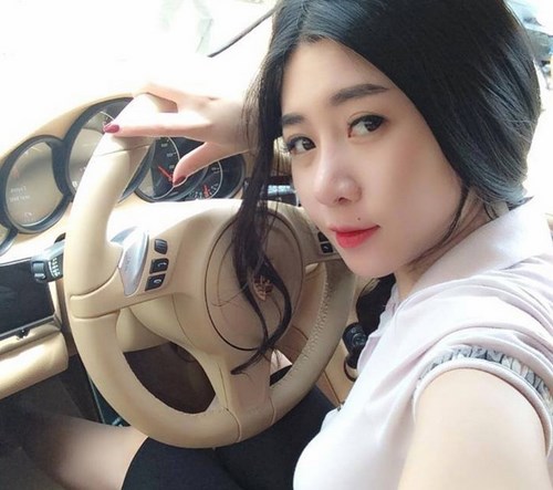 C&ocirc; khẳng định chỉ y&ecirc;u người c&oacute; tiền.