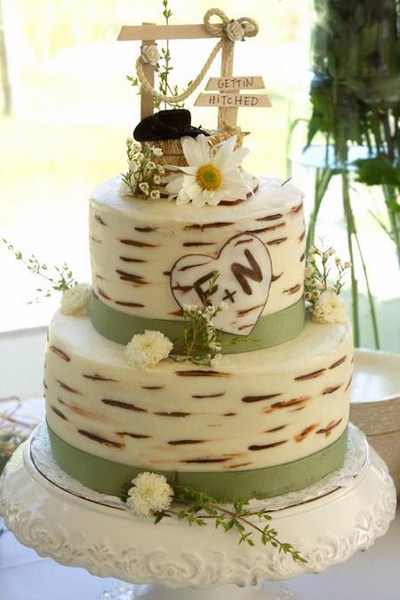 B&aacute;nh cưới rustic th&ocirc; mộc tạo kh&ocirc;ng gian tiệc cưới hoang sơ, gần gũi. Ảnh minh họa