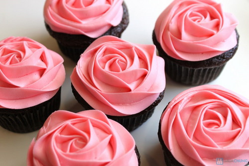 B&aacute;nh cupcake hoa hồng l&atilde;ng mạn. Ảnh minh họa
