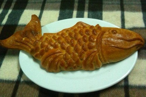 B&aacute;nh trung thu h&igrave;nh dạnh con c&aacute; truyền thống vẫn được nhiều kh&aacute;ch h&agrave;ng chọn lựa