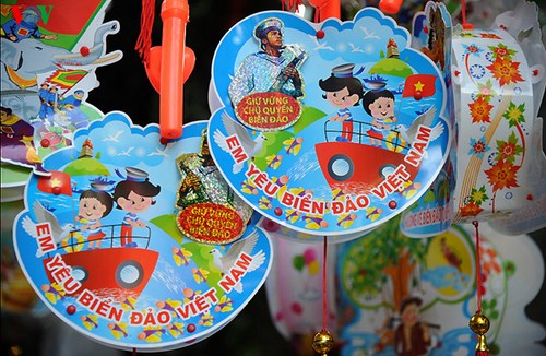 Chương tr&igrave;nh trung thu &ldquo;Em y&ecirc;u biển đảo&rdquo; tại Bảo t&agrave;ng D&acirc;n tộc học Việt Nam.
