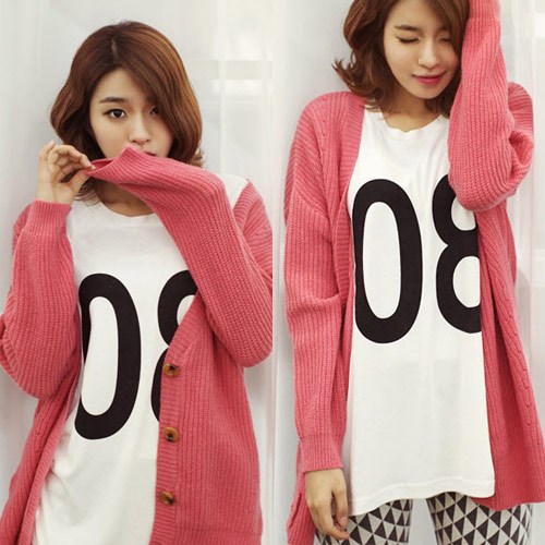 Cardigan l&agrave; cứu c&aacute;nh khi thời tiết se lạnh. Ảnh minh họa