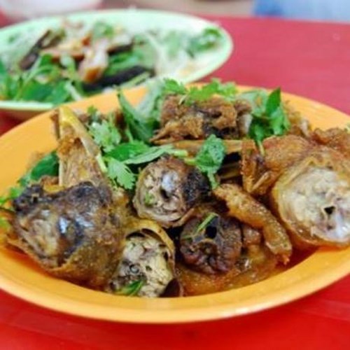 Cổ g&agrave; quay phố H&agrave;ng Buồm