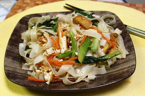 Cơm chay 121 ch&ugrave;a L&aacute;ng