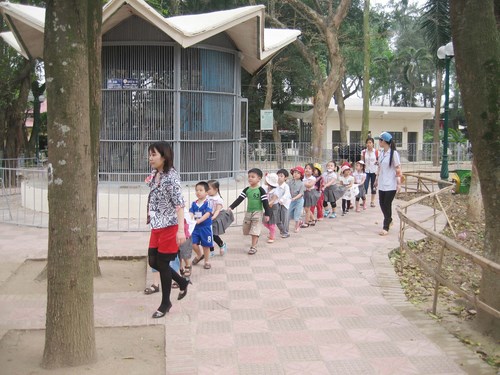 C&ocirc;ng vi&ecirc;n Thủ Lệ - vườn th&uacute; k&iacute;ch th&iacute;ch tr&iacute; t&ograve; m&ograve; của trẻ. Ảnh minh họa