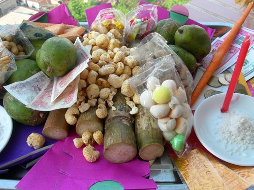 M&acirc;m cơm c&uacute;ng ch&uacute;ng sinh ng&agrave;y Rằm th&aacute;ng Bảy