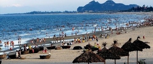 Gợi ý để có chuyến trăng mật tiết kiệm cho các cặp đôi Mùa hè là thời gian cao điểm của mùa du lịch bởi vậy tuần trăng mật vào mùa hè sẽ làm giảm sự hưng phấn của các cặp đôi. Ảnh minh họa