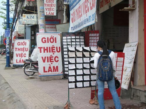 Nhiều trung t&acirc;m giới thiệu việc l&agrave;m c&oacute; t&iacute;nh chất lừa đảo. Ảnh minh họa
