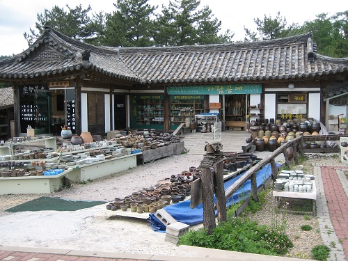 Đối với mỗi khu vực, Hanok lại c&oacute; h&igrave;nh dạng kh&aacute;c nhau. Ảnh minh họa
