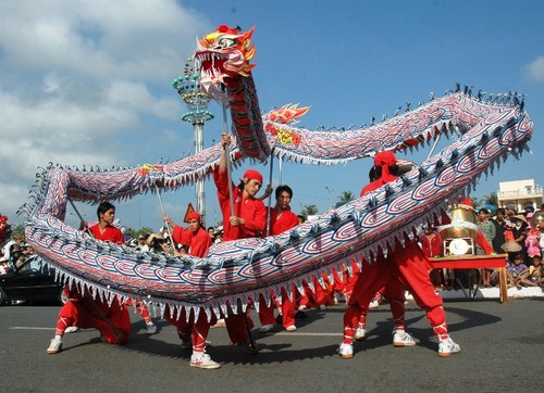 Li&ecirc;n hoan m&uacute;a rồng mang gi&aacute; trị văn h&oacute;a đặc sắc. Ảnh minh họa