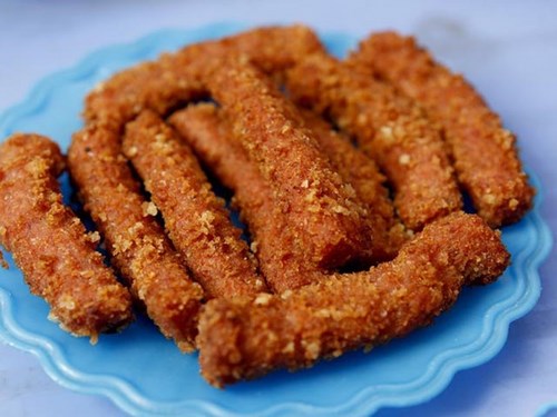 Nem chua r&aacute;n ở Khu tập thể Đại học Kinh tế Quốc d&acirc;n