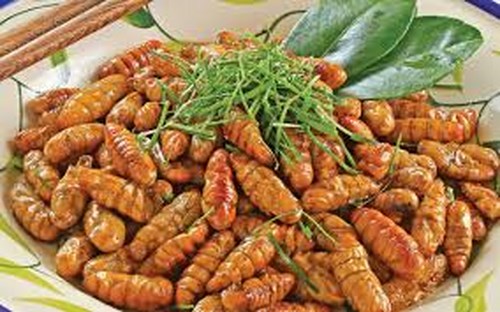 Nhộng x&uacute;c b&aacute;nh tr&aacute;ng nướng