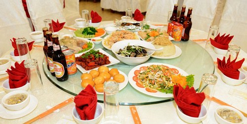 Thực đơn tiệc cưới đa dạng sẽ đ&aacute;p ứng tốt khẩu vị của kh&aacute;ch mời. Ảnh minh họa