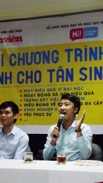 Giảng vi&ecirc;n Đại học Ngoại Thương Ho&agrave;ng Anh Duy đồng t&igrave;nh với quan điểm n&ecirc;n tham gia hoạt động x&atilde; hội ở bậc đại học.