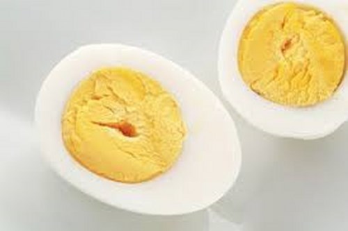 Trứng g&agrave; luộc duy tr&igrave; sự tỉnh t&aacute;o của tr&iacute; &oacute;c. Ảnh minh họa