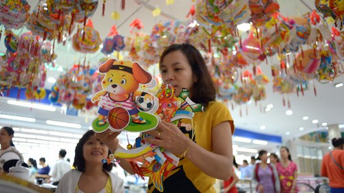 Lễ hội trung thu diễn ra năm 2013 tại trung t&acirc;m triển l&atilde;m V&acirc;n Hồ
