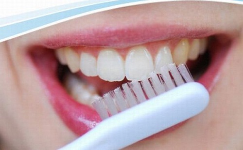 Điều quan trọng nhất l&agrave; phải vệ sinh răng miệng thật tốt