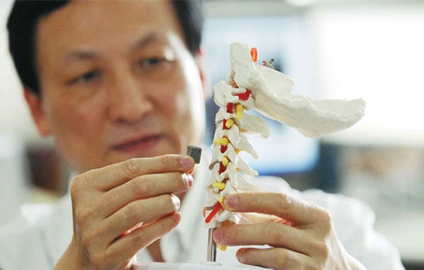 vật liệu gốm ứng dụng trong cấy gh&eacute;p cơ thể người