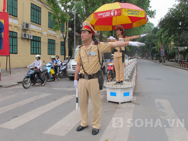 C&ugrave;ng sự hỗ trợ của đồng nghiệp