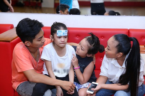 thí sinh Thí sinh đội Đoan Trang khóc vì bị ốm và nhớ nhà