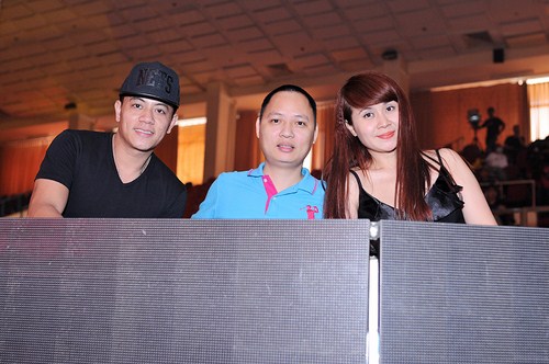 Gi&aacute;m khảo cuối c&ugrave;ng ngồi vị tr&iacute; &ldquo;cầm c&acirc;n nảy mực&rdquo; l&agrave; DJ Nguyễn Ho&agrave;ng Anh