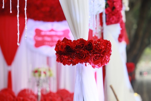 Khung cảnh lãng mạn ở rạp cưới tại nhà riêng Tuấn Hưng trên phố Hàng Khay.