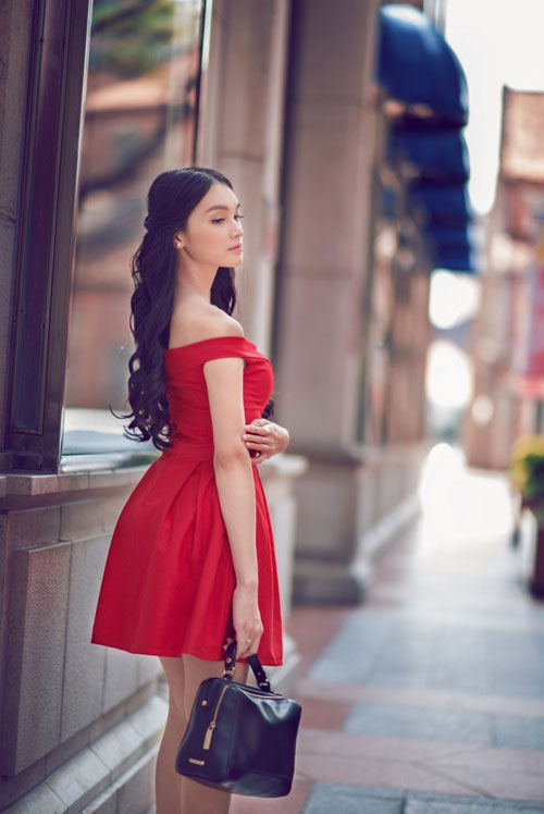 Hoàng My phẫu thuật cắt mí mắt, nâng cao sống mũi và gọt góc hàm tại thẩm mỹ viện Khơ Thị trước khi sang Thái Lan chuyển giới. Cũng nhờ đó, cô đã tiết kiệm được khá nhiều chi phí mà vẫn đạt được kết quả mỹ mãn.