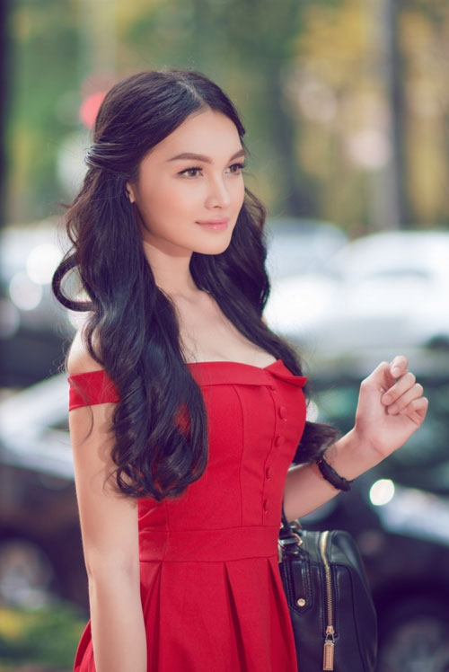 Cô cho biết mình đã chỉnh hình thẩm mỹ tại Việt Nam trước khi sang Thái Lan chuyển giới.
