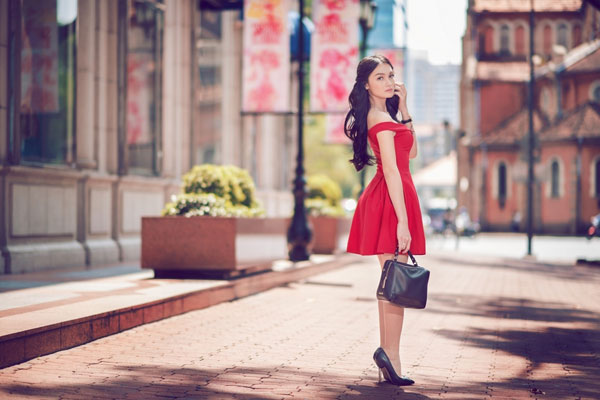 Sở hữu dáng người thon gầy, gương mặt trong sáng ngọt ngào và 3 vòng quyến rũ, cô gái đặc biệt này có thể trở thành là “thỏi nam châm” với công chúng.