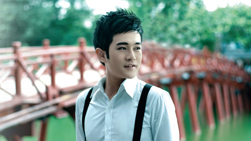 Ca sĩ Minh Qu&acirc;n
