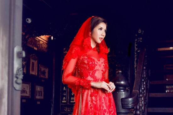 Costume: Áo dài Minh Châu