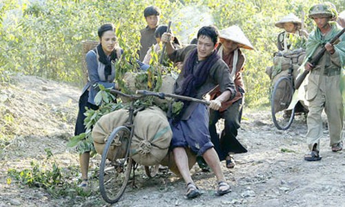 Sống cùng lịch sử được đầu tư đến 21 tỷ đồng nhưng lại “chết” chỉ sau 2 tuần công chiếu
