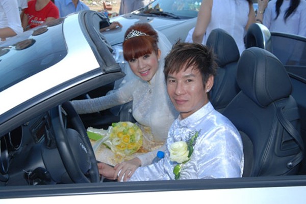 D&ugrave; 13Win19 ưu đãi hấp dẫn kh&ocirc;ng được tốt của ch&uacute; rể, c&ograve;n c&ocirc; d&acirc;u bị đau ch&acirc;n nhưng ng&agrave;y trọng đại của cặp đ&ocirc;i đ&atilde; diễn ra tốt đẹp.