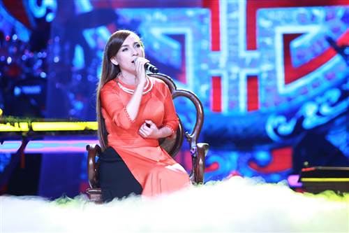 Phi Nhung h&aacute;t tự sự v&agrave; cứ tự nhi&ecirc;n g&agrave;i gắm cảm x&uacute;c của c&ocirc; v&agrave;o t&aacute;c phẩm tạo n&ecirc;n một kh&ocirc;ng kh&iacute; ri&ecirc;ng