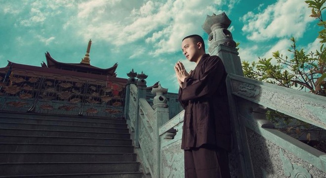 H&igrave;nh ảnh Cao Th&aacute;i Sơn trong ng&agrave;y quy y