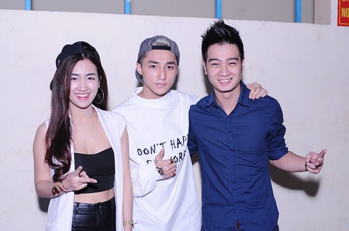 The Remix c&ocirc;ng bố Sơn T&ugrave;ng MTP tham gia v&agrave; b&aacute;o ho&atilde;n hợp t&aacute;c với Ho&agrave;ng Th&ugrave;y Linh