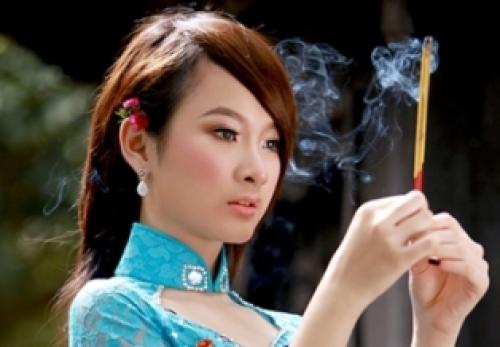 Angela Phương Trinh tuy&ecirc;n bố c&ocirc; đ&atilde; quy y cửa Phật