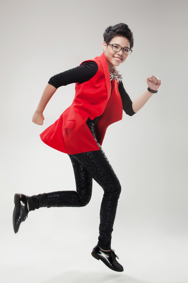 Vũ C&aacute;t Tường. C&ocirc; g&aacute;i với h&igrave;nh ảnh tomboy c&aacute; t&iacute;nh v&agrave; mạnh mẽ n&agrave;y l&agrave; người quen của BHYT trong 2 năm qua, với 2 bản &ldquo;hit&rdquo; đ&igrave;nh đ&aacute;m v&agrave; được cover lại tr&ecirc;n nhiều s&acirc;n khấu lớn nhỏ, l&agrave; &ldquo;Vết mưa&rdquo; v&agrave; &ldquo;Y&ecirc;u xa&rdquo;