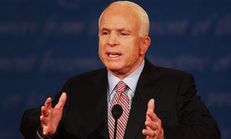Thượng nghị sĩ John McCain, một trong những người k&ecirc;u gọi chiến lược ngăn chặn Trung Quốc bồi đắp ở biển Đ&ocirc;ng