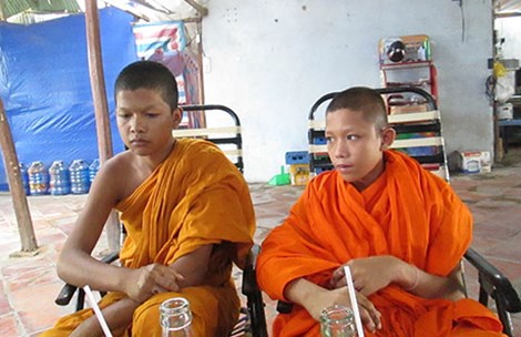 Tăng sinh Lộc (tr&aacute;i) đ&atilde; xuất viện sau một tuần điều trị, Mai hiện c&ograve;n điều trị tại BV Đa khoa Vĩnh Ch&acirc;u