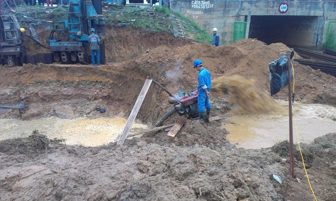 Hiện trường một vụ vỡ đường ống nước S&ocirc;ng Đ&agrave;