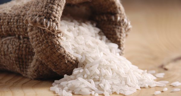 Qu&aacute; tr&igrave;nh cấy trồng, sản xuất, đ&oacute;ng g&oacute;i, vận chuyển đều c&oacute; thể khiến gạo nhiễm độc tố